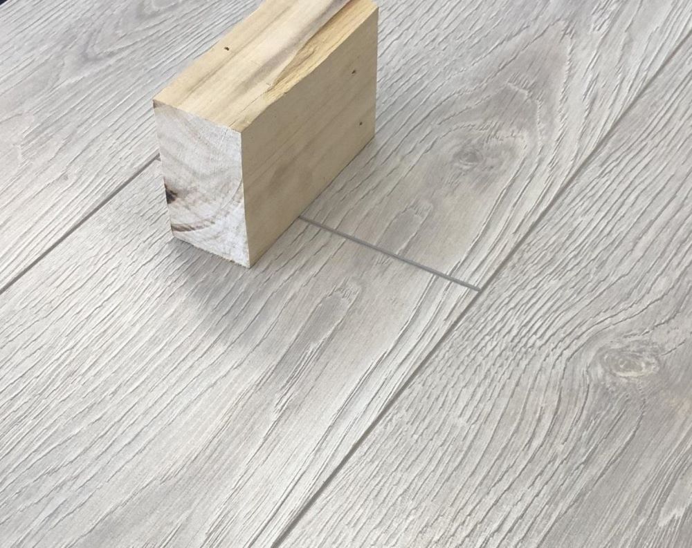 Ламинат "SunFloor" 8/32 4V Дуб Лайн 37 (1380*193*8 мм) — купить в Каменске-Уральском